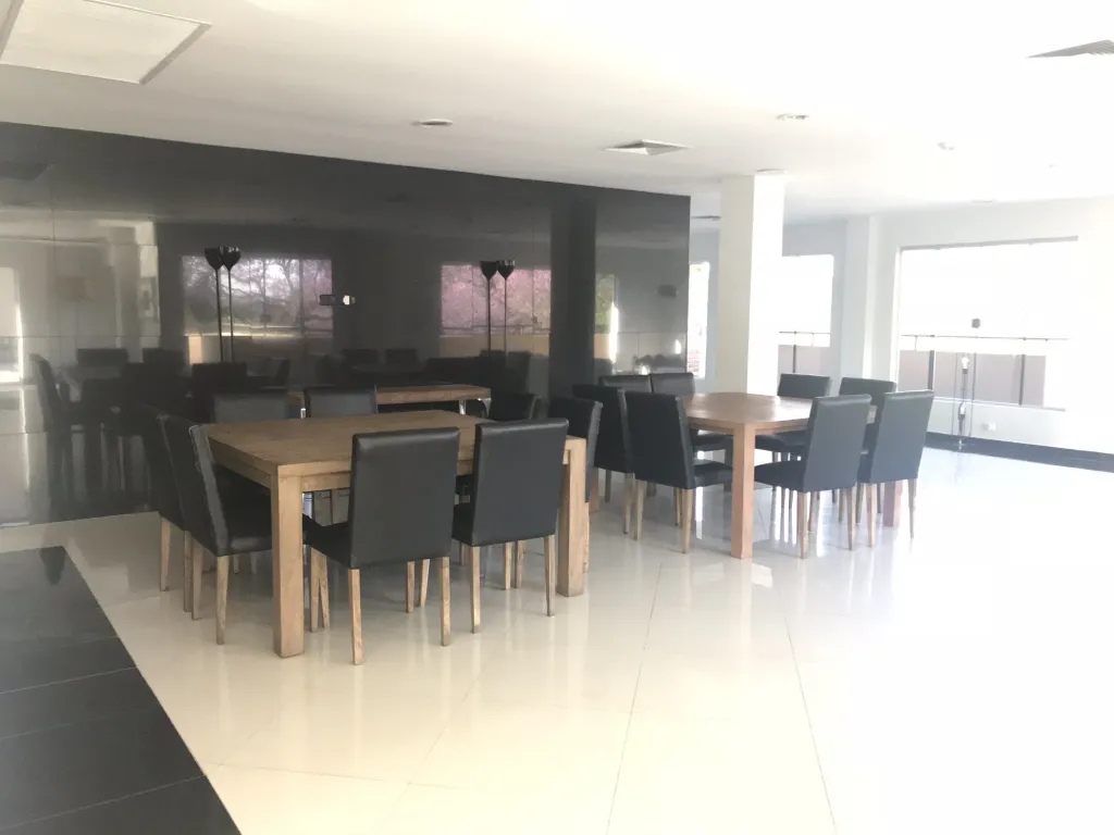 Vendo amplio departamento de 3 dormitorios Barrio Villa Morra — foto 3