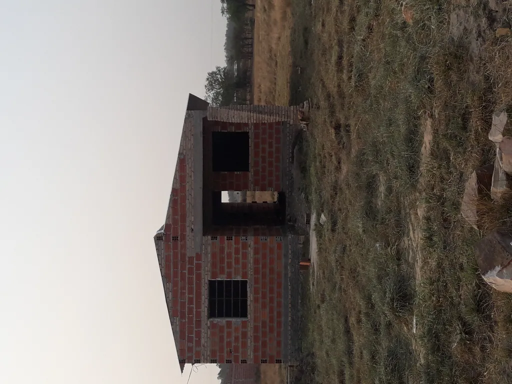 Terreno con casa a terminar — foto 2