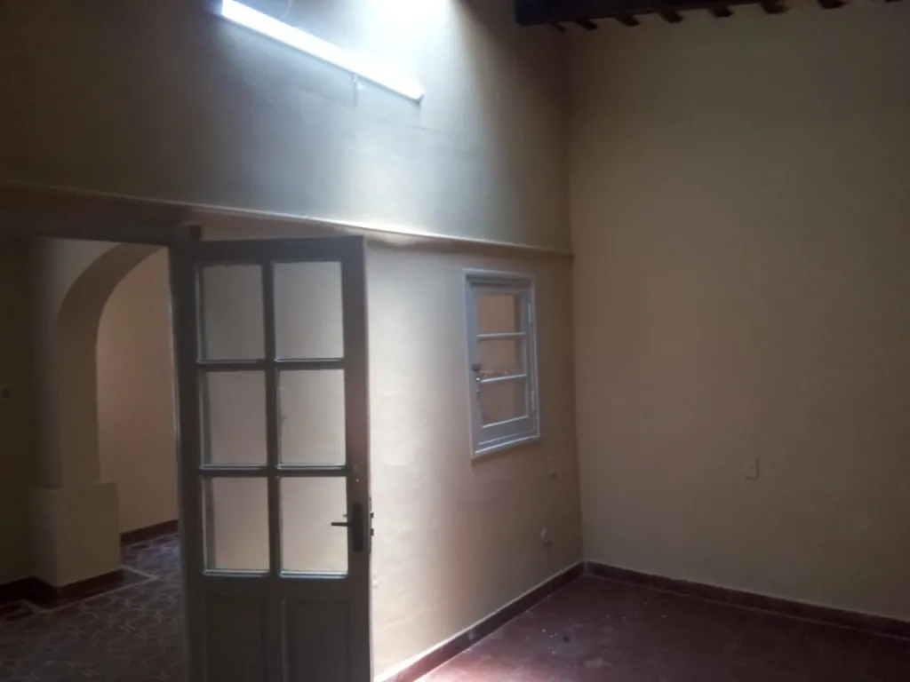 ALQUILO CASA EN SAJONIA SOBRE AVENIDA — foto 2