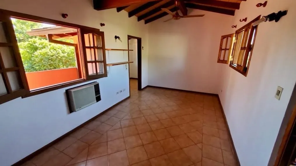 MBURUCUYÁ: UN REGALO! – 310M2 RESIDENCIA EN VENTA, POSESIÓN INMEDIATA, 290.000 USD. — foto 2