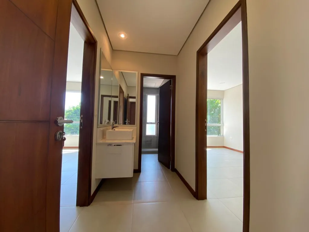 MBURUCUYÁ A ESTRENAR: IMPONENTE RESIDENCIA, 4 DORMITORIOS, JARDÍN, PISCINA, 500.000 USD. — foto 3
