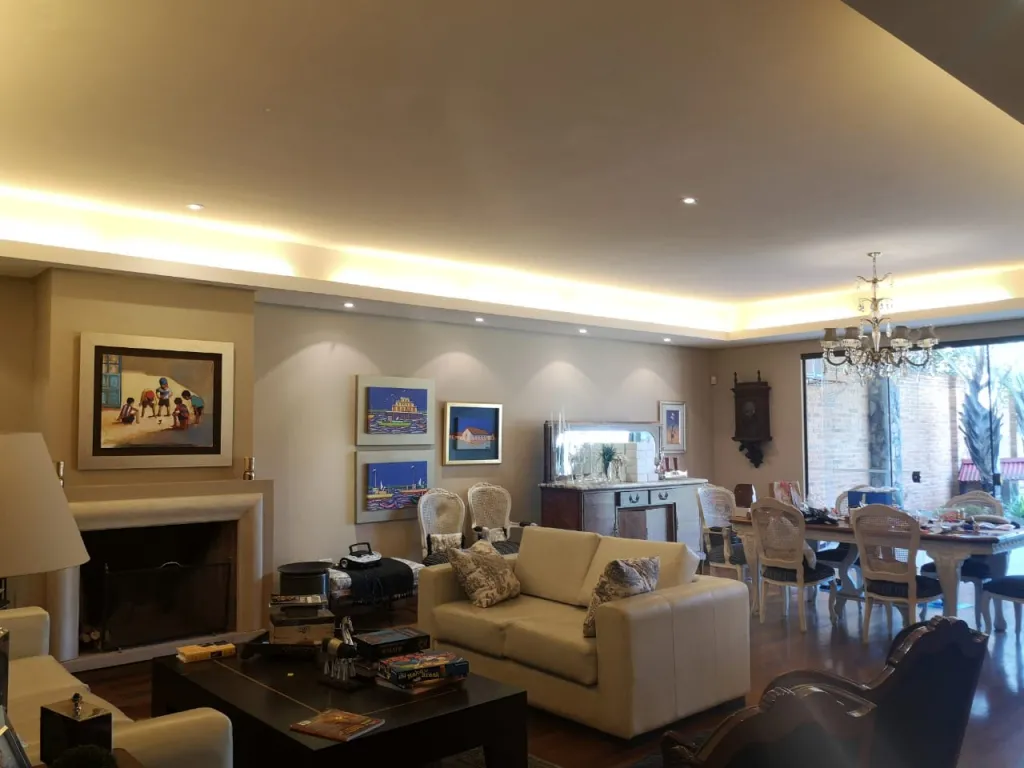 MBURUCUYÁ: 888M2, FINISIMA RESIDENCIA, 4 DORMITORIOS, GRAN JARDÍN, PISCINA, 850.000 USD. — foto 2