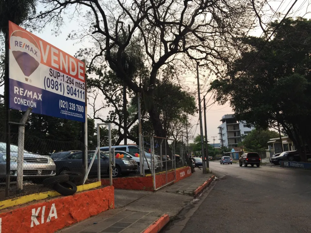 VENDO TERRENO DE 1294MTS2 SOBRE AVDA. LA VICTORIA — foto 3