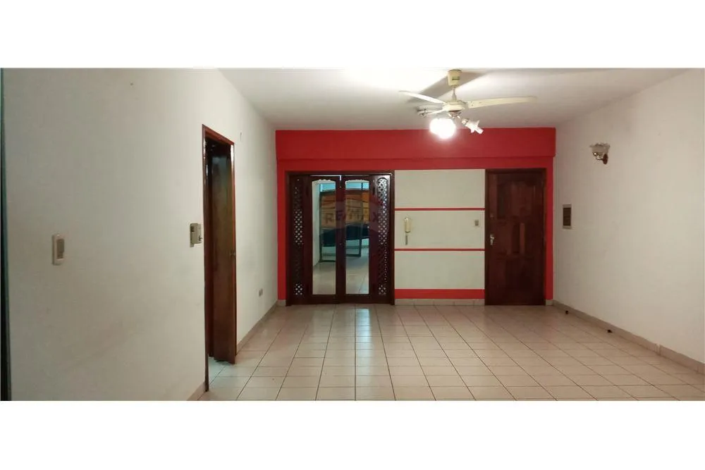 Vendo amplio departamento en el centro de Encarnación. — foto 3