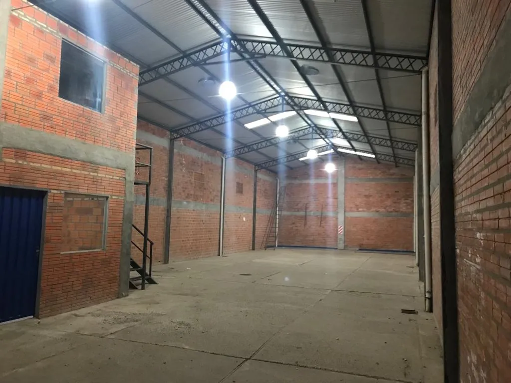 FDO DE LA MORA ZSUR: ALQUILO 300M2 DEPOSITO + OFICINAS + 200M2 EXTERIOR, PARKING, GIROS. — foto 2