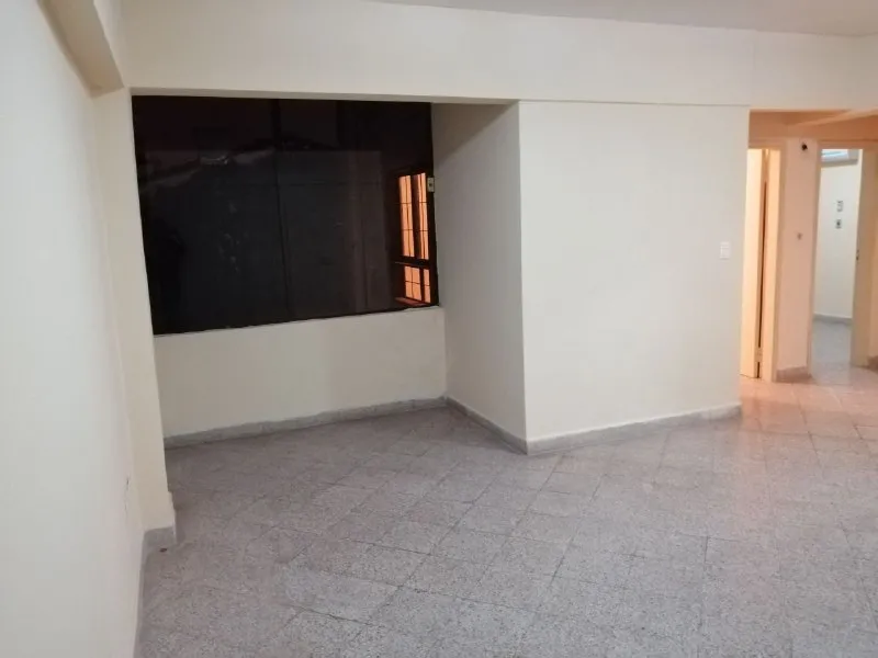 ALQUILO DEPARTAMENTO AMPLIO CON COCHERA, AGUA Y EXPENSAS INCLUIDAS (EXCELENTE UBICACION) — foto 3