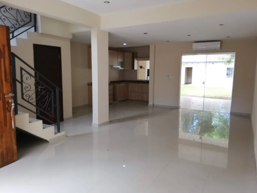 DUPLEX ZONA QUATIER LAS MARIAS — foto 2