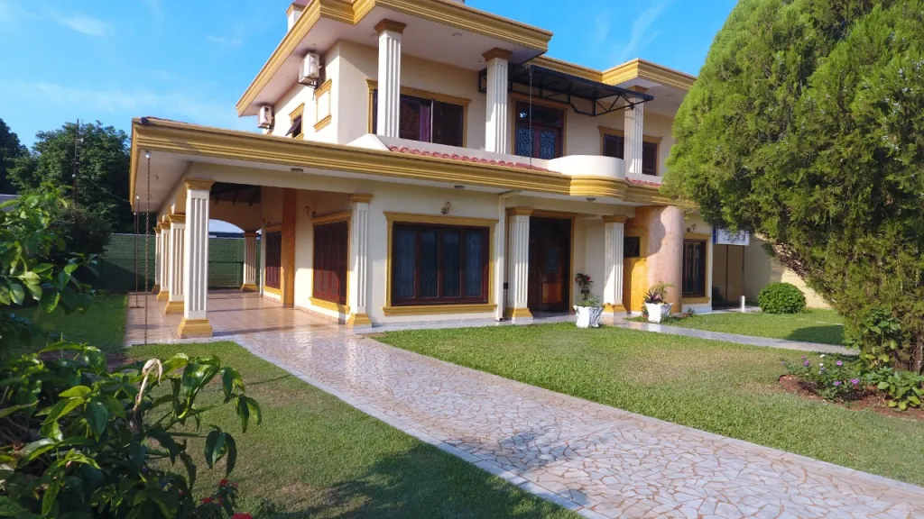 CASA DE ESTILO MEDITERRÁNEO CON 5 DORMITORIOS, 1 EN SUITE. ZONA KM 9 ACARAY - CDE — foto 2