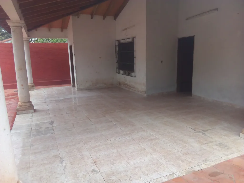 VENDO UNA HERMOSA CASA A POCAS CUADRAS DEL CENTRO DE SAN LORENZO — foto 3