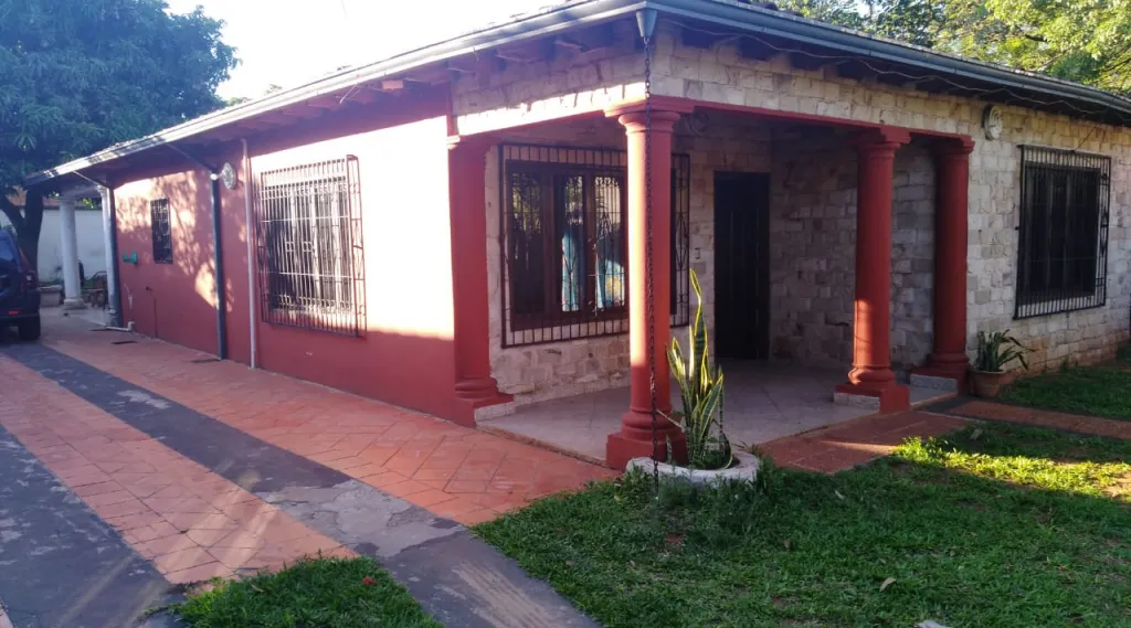 OFERTO,,,, CASA EN SAN LORENZO CERCA DEL CENTRO — foto 3