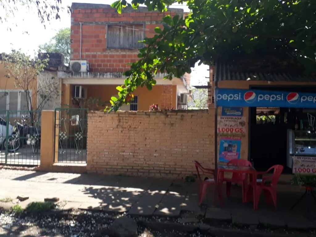VENDO PROPIEDAD A PASOS DE AV.RCA.ARGENTINA!!! — foto 2