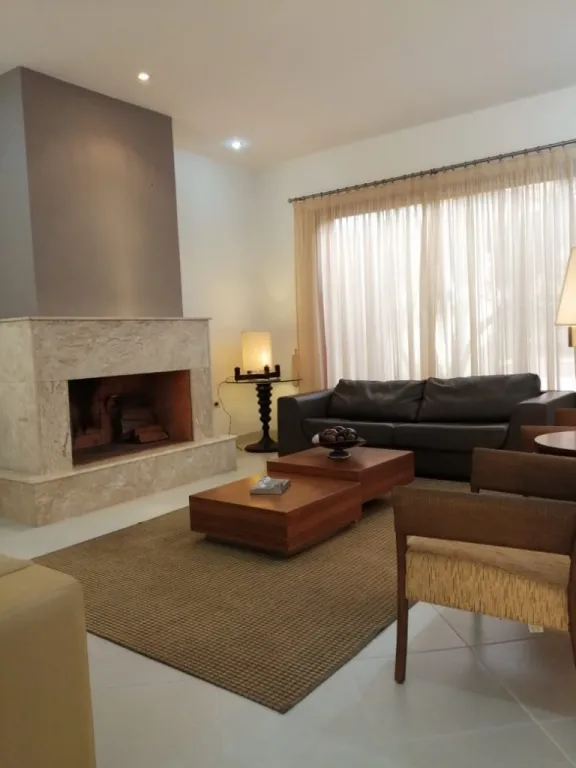 PROX. MANORÁ – ASA: ELEGANTE RESIDENCIA AMOBLADA, 3 SUITES, JARDÍN, PISCINA, 2.500 USD. — foto 2