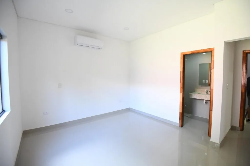 VENDO RESIDENCIA A ESTRENAR EN LUQUE ZONA FISCALÍA COD 3236 — foto 2