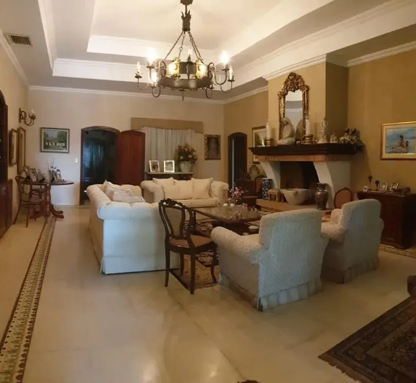 SMA. TRINIDAD: ELEGANTE RESIDENCIA COLONIAL AMOBLADA, GRAN JARDÍN, PISCINA -2.500 USD. — foto 3