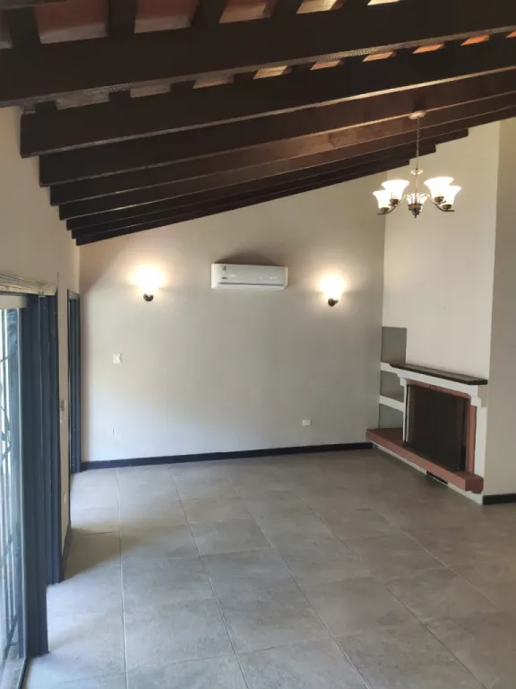 Hermosa casa, Barrio las Mercedes — foto 3