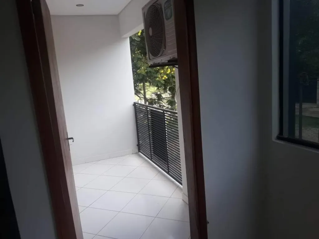 VENDO HERMOSO DUPLEX EN LAMBARE ZONA DEL YACHT COD 2725 — foto 3