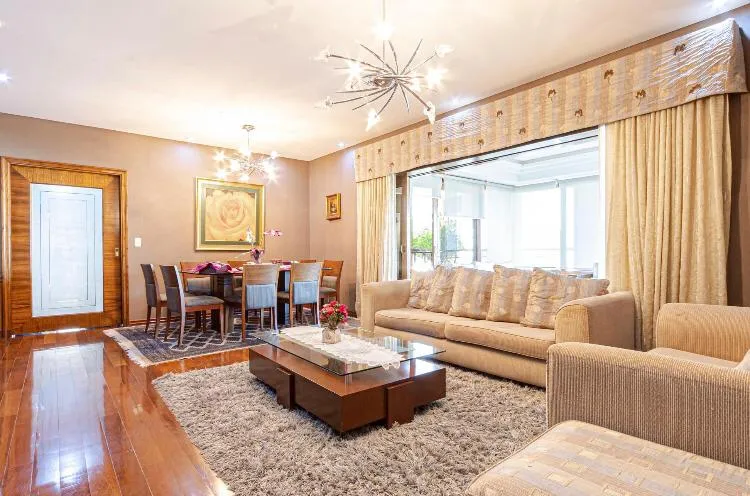 En venta elegante y amplio departamento de categoría con 3 suites en edificio Santa Teresa — foto 2