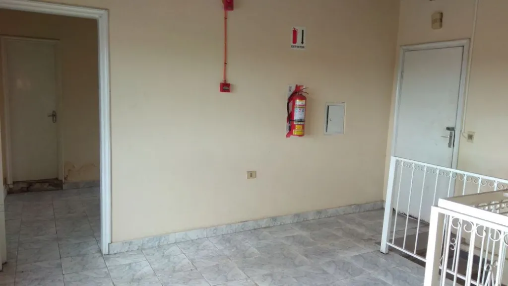 EHSIP ALQUILA: OFICINAS CORPORATIVAS CON DEPÓSITO EN SAJONIA — foto 2