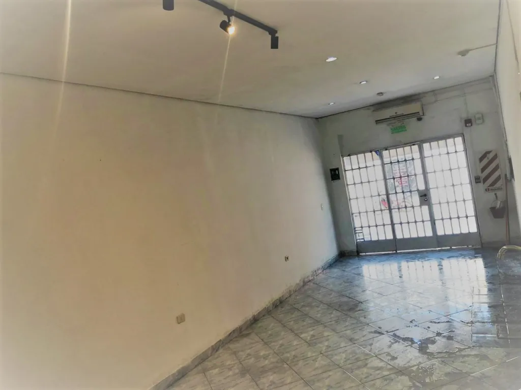 ALQUILO SALON COMERCIAL SOBRE MANDUVIRA CASI 15 DE AGOSTO — foto 3