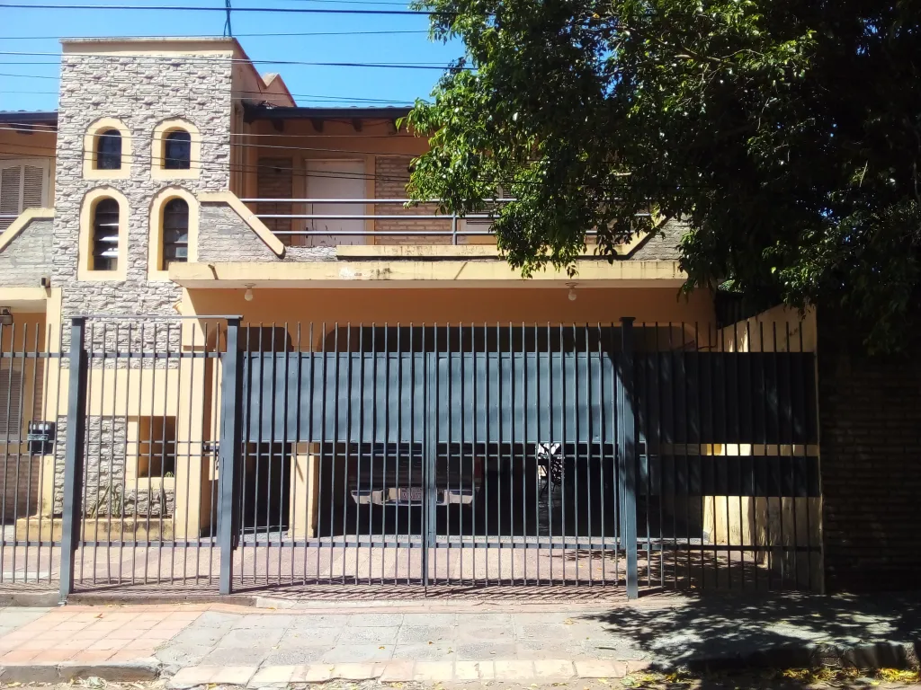 CASA DE 2 PISOS EN BARRIO SAN VICENTE - ASUNCION — foto 2