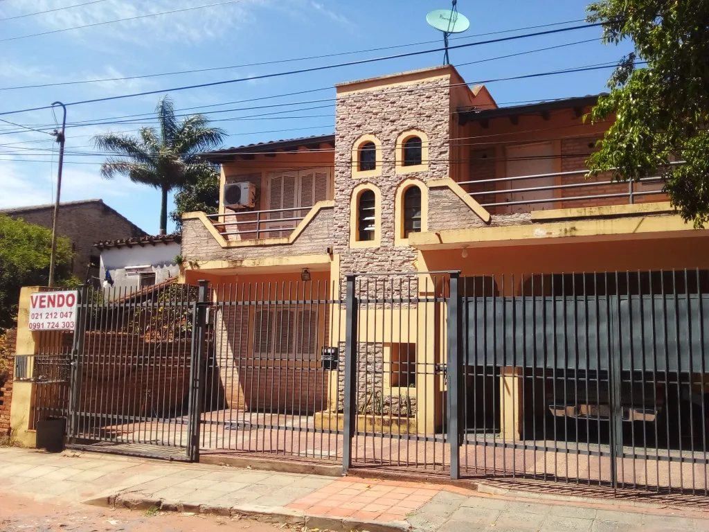 CASA DE 2 PISOS EN BARRIO SAN VICENTE - ASUNCION — foto 3