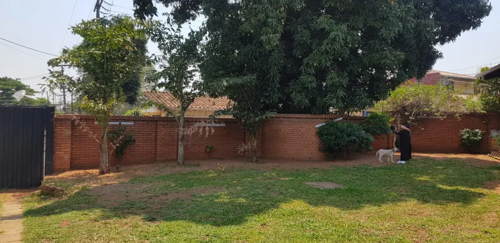 EN VENTA HERMOSA RESIDENCIA EN LAMBARÉ — foto 2