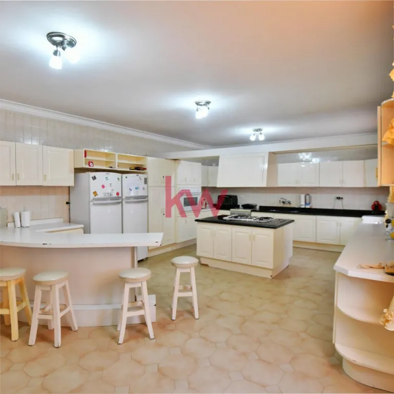VENDO IMPONENTE RESIDENCIA DE LUJO — foto 2