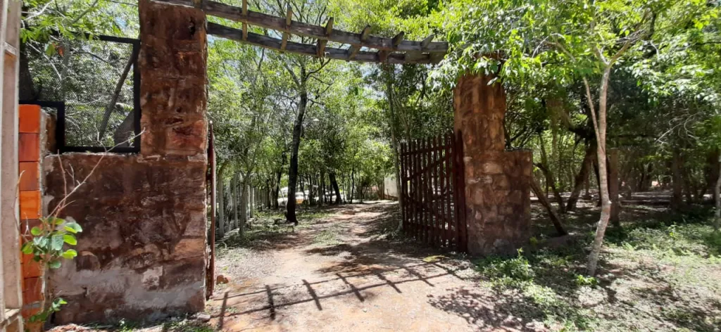 Vendo terreno con arroyo y 2 casas en 📍Ytu, Caacupe! Terreno de 12 x 80m — foto 2