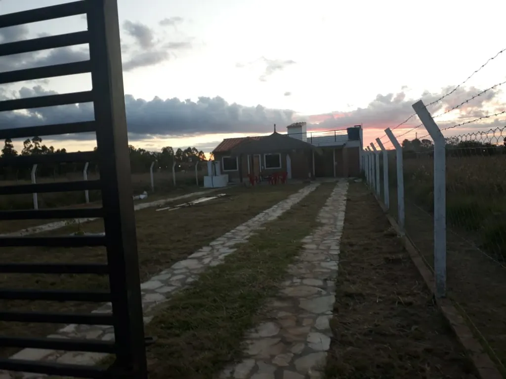 EN VENTA! Casa de verano, ubicada en la Urbanización El Cortijo — foto 2