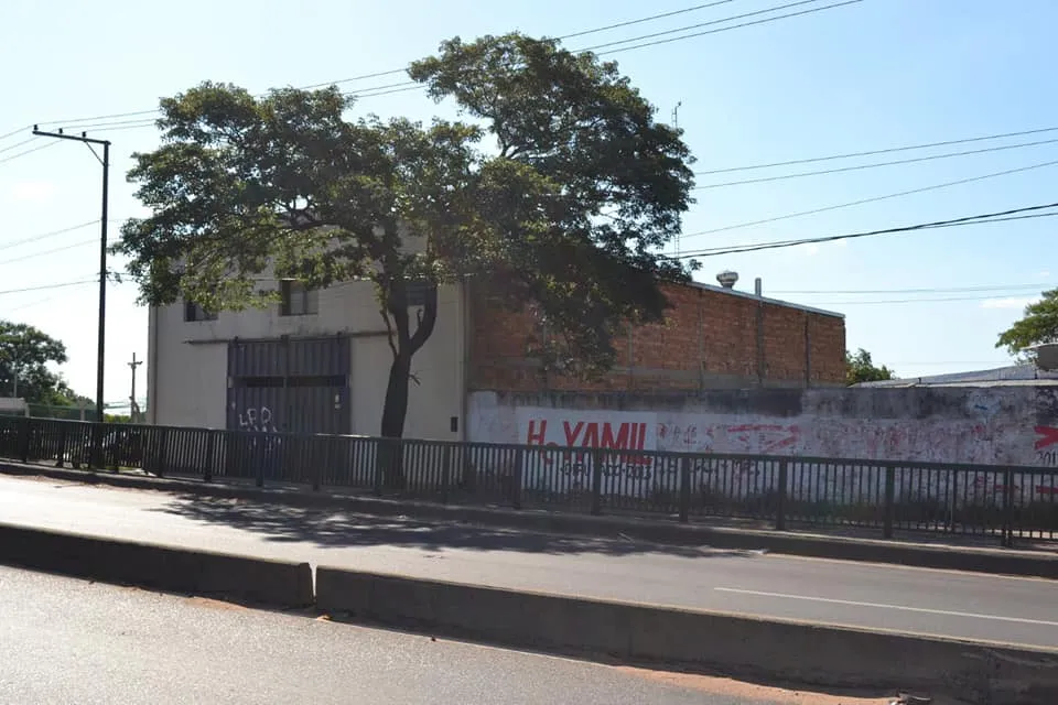 4 Mojones, vendo deposito, superficie 360 m2. Sobre Calle Ultima. — foto 3