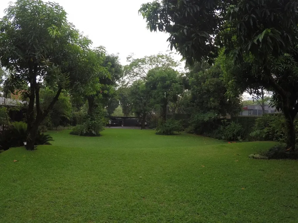 MBURUCUYÁ SUPER OFERTA: VENTA INMEDIATA – 2.632M2 TERRENO + CANCHA TENIS + BOSQUES. — foto 2