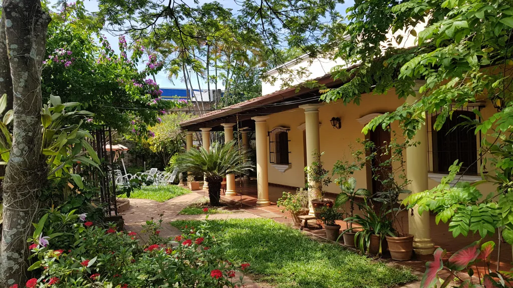 VENDO HERMOSA CASA EN EL CENTRO DE CNEL. OVIEDO!! — foto 3