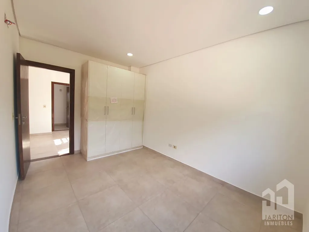 VENTA DE DUPLEX ZONA YACHT GOLF CLUB PARAGUAYO — foto 2