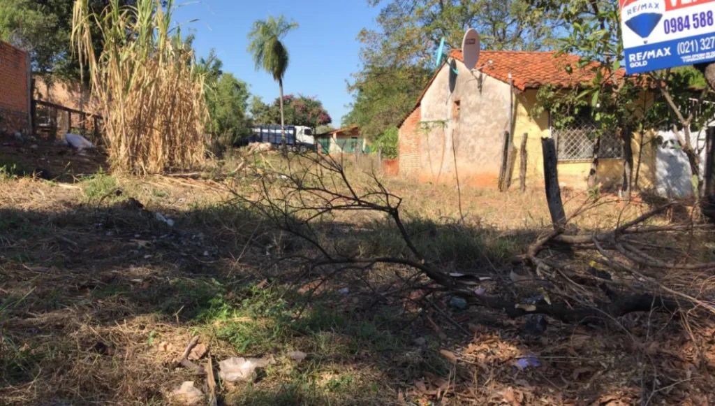 Vendo terreno en Mariano Roque Alonso. Barrio Universo. A metros de la Transchaco — foto 2