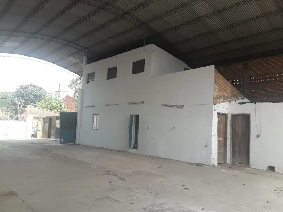 Deposito o Tinglado en el Barrio San Cristóbal a pasos de la avenida Lillo y Denis — foto 2