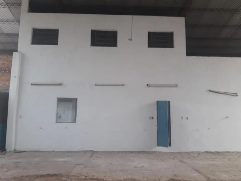 Deposito o Tinglado en el Barrio San Cristóbal a pasos de la avenida Lillo y Denis — foto 3