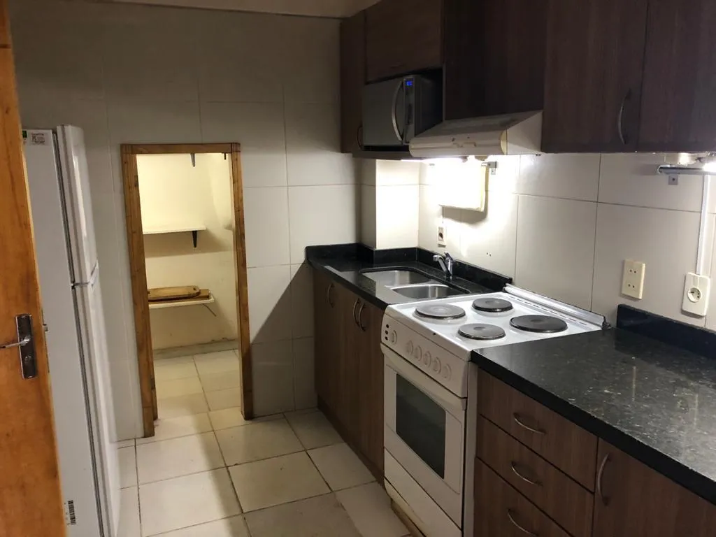 MBURUCUYÁ: ELEGANTE RESIDENCIA FINAMENTE AMOBLADA, JARDÍN, 10.000.000 GS. NEGOCIABLE. — foto 3