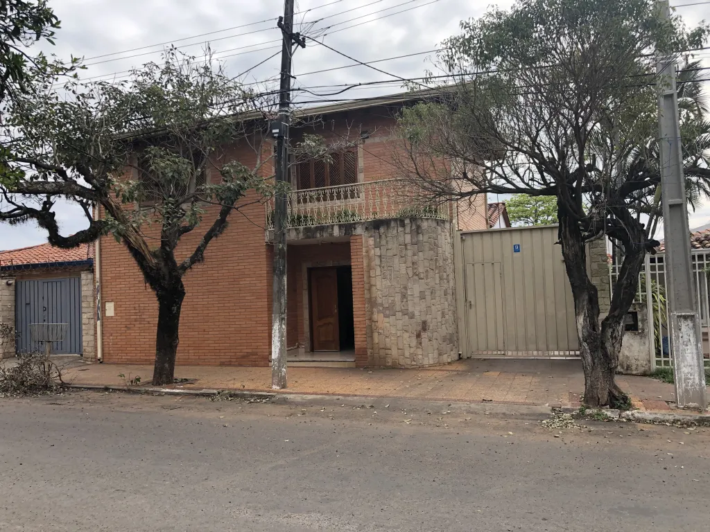 VENDO AMPLIA CASA EN LAMBARE VILLA POLICIAL. — foto 2