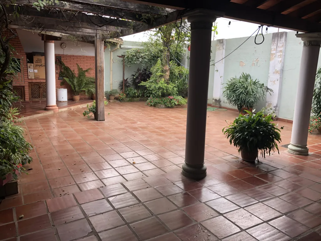 VENDO AMPLIA CASA EN LAMBARE VILLA POLICIAL. — foto 3