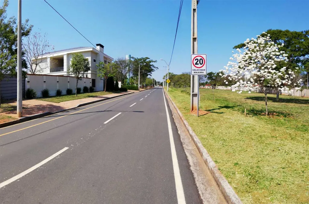 VENDO 3 HERMOSOS TERRENOS EN ESQUINA EN EXCLUSIVO BARRIO CERRADO ARA POTY EN M.R.ALONSO — foto 3