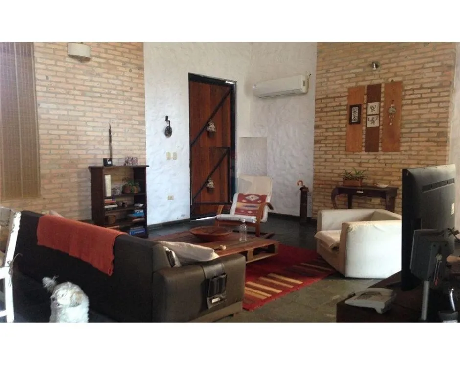 Vendo casa en Barrio Herrera 369,000 USD — foto 2