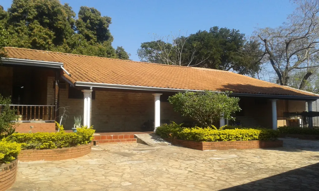 VENDO MANSION EN LAMBARE A UNA CUADRA DE CACIQUE — foto 2