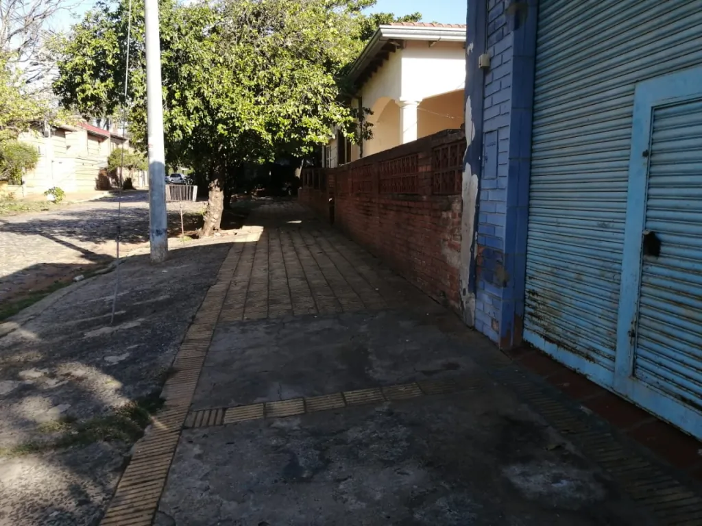 Vendo Casa a Remodelar o demoler en el barrio Los Laureles! — foto 3