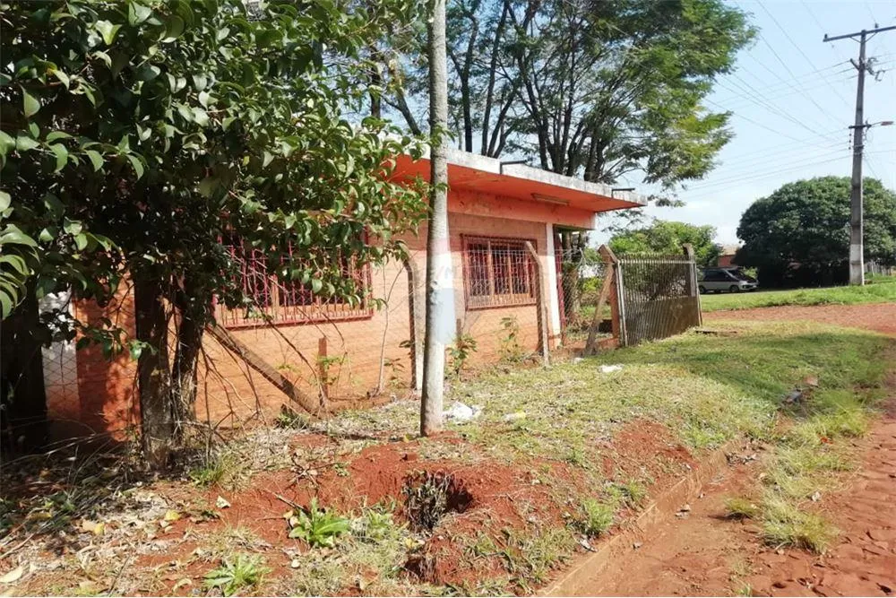 Vendo salón comercial con amplio patio. Cuenta con un baño. — foto 3