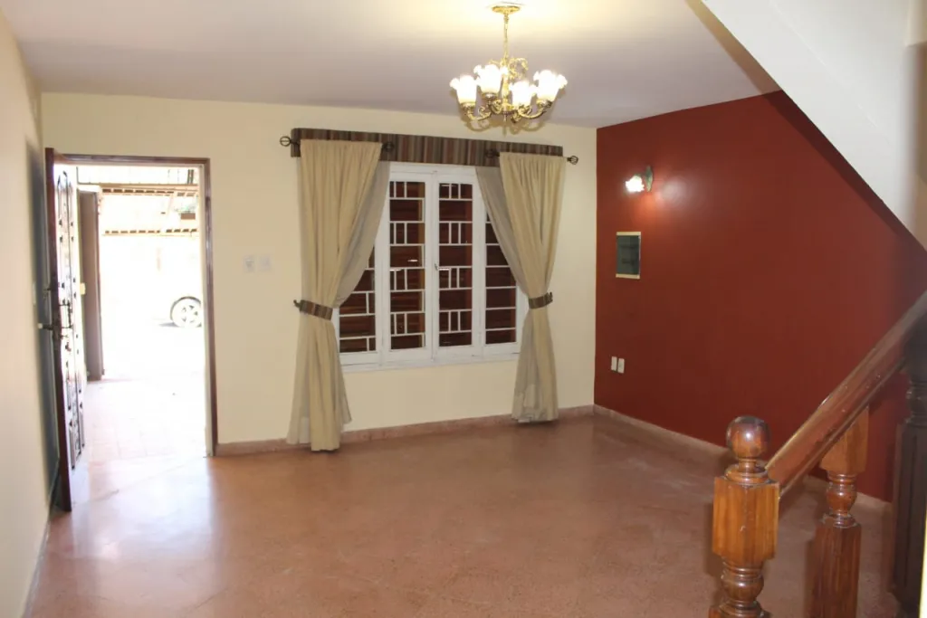 VENDO CASA EN BARRIO SAJONIA — foto 3