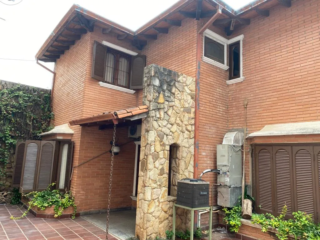 Vendo Edificio Familiar pegado al Sanatorio Adventista — foto 2