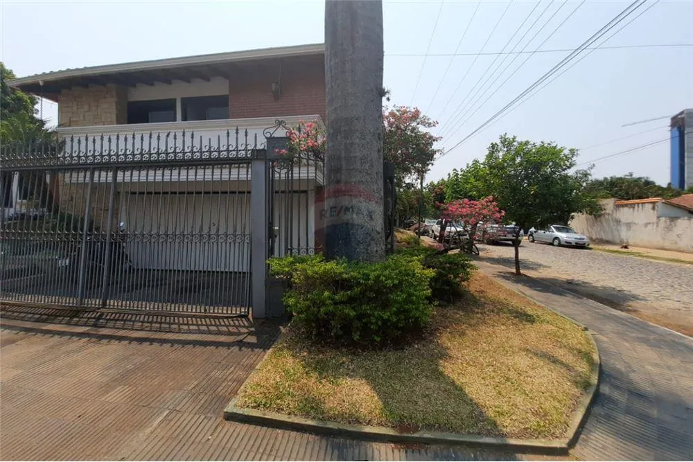 VENDO RESIDENCIA EN ESQUINA A 100 METROS DE AVDA AVIADORES DEL CHACO — foto 2