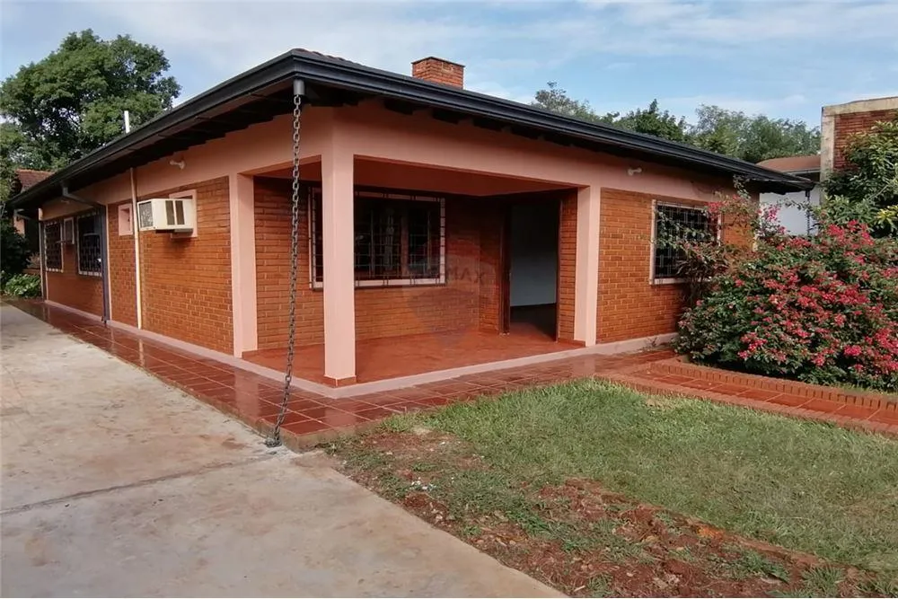 Vendo casa en zona residencial y comercial: 4 habitaciones y 3 baños. — foto 2