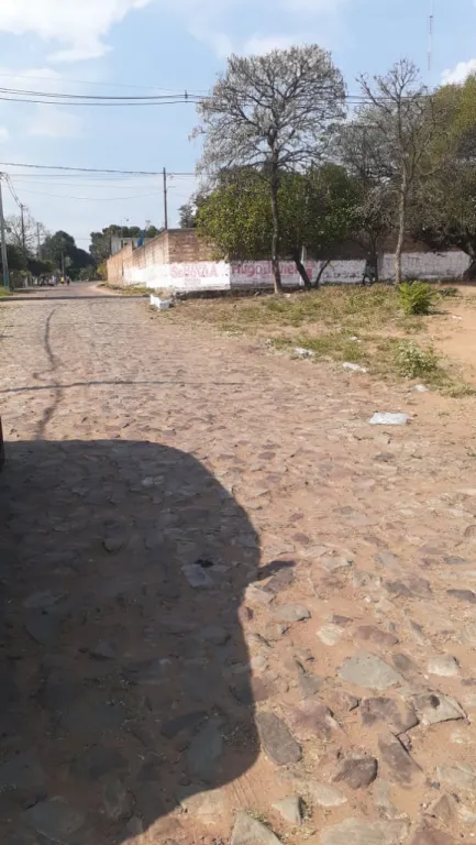 VENDO EN OFERTA TERRENO EN ESQUINA LAMBARE A 300 MTS DE LA RUTA DEFENSORES DEL CHACO — foto 2