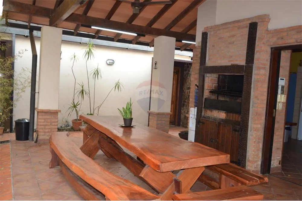 Amplia Residencia céntrica en Venta - San Bernardino — foto 2